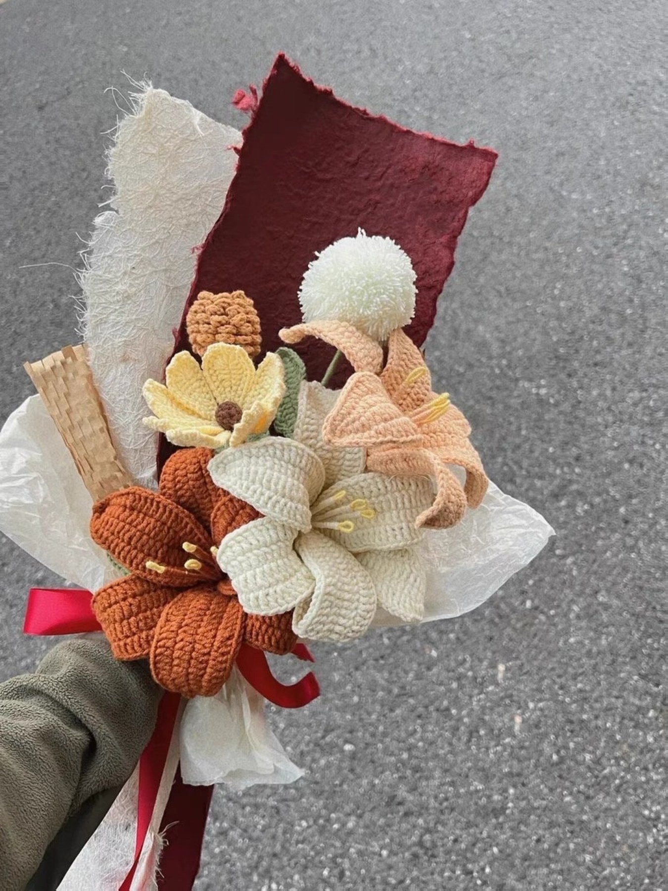 Handgemachter Häkel Lilien Strauß Einzigartiger Florales Geschenk