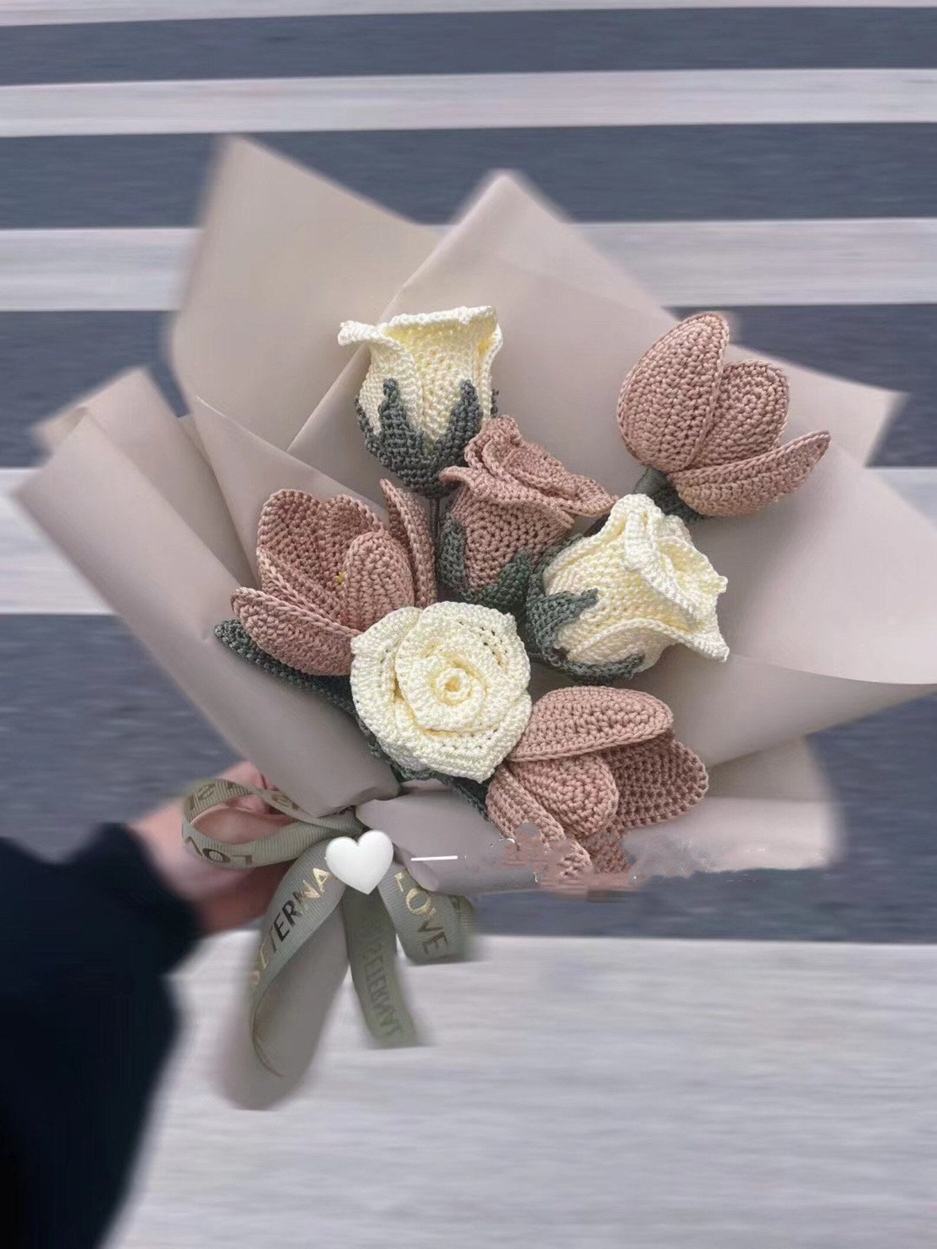 Handgemachter Häkelblumenstrauß Rosen Tulpen